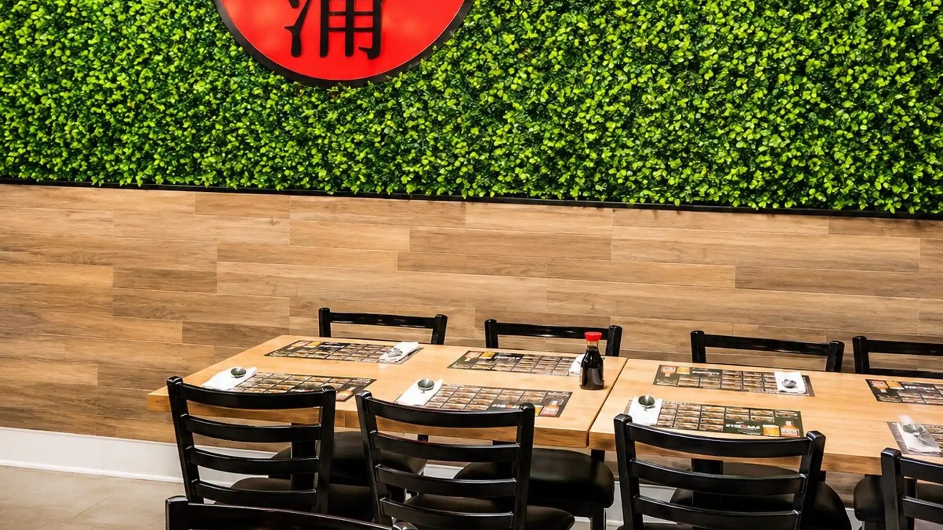 Reservations, walk-ins, and hours